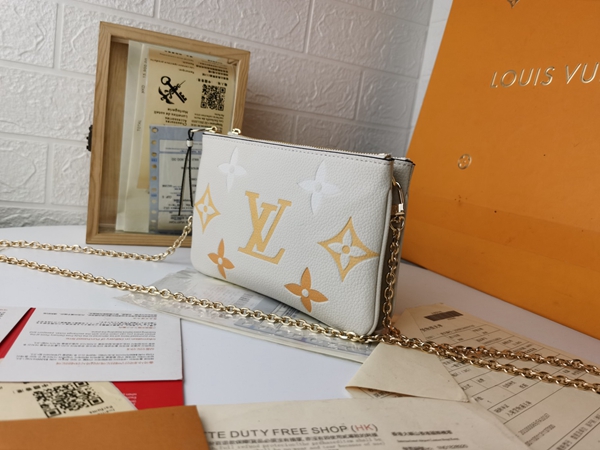 ルイヴィトンバッグ背面デザイン